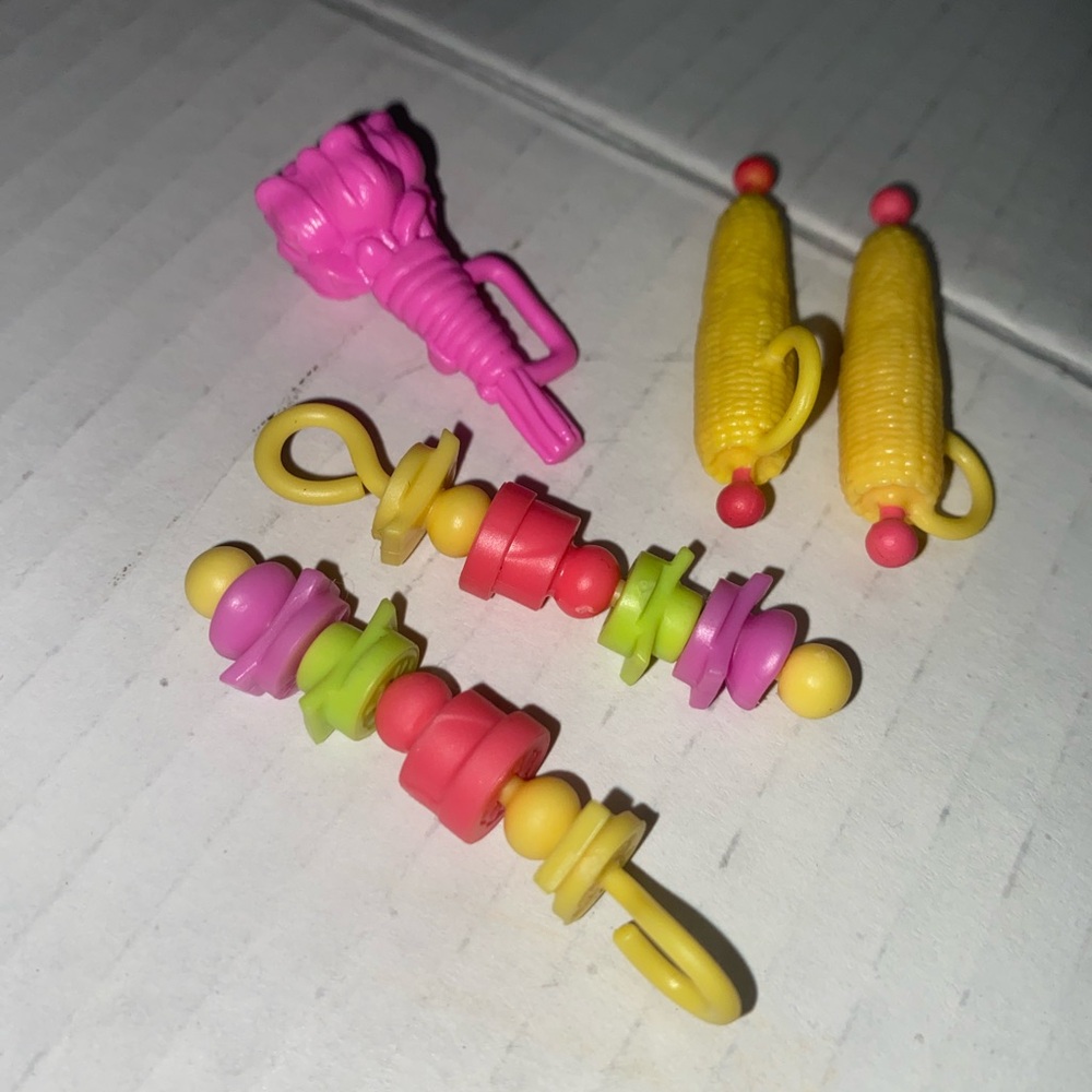 *M7 L.O.L. Surprise Glamper Camper Van playset 2 yellow corn two skewers flower - Picture 2 of 5
